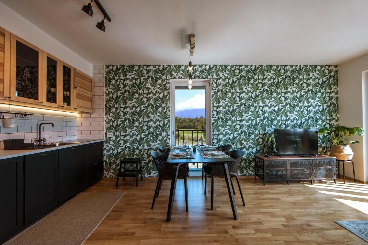 Jungle Mesh Lux Apartment Bled Extérieur photo