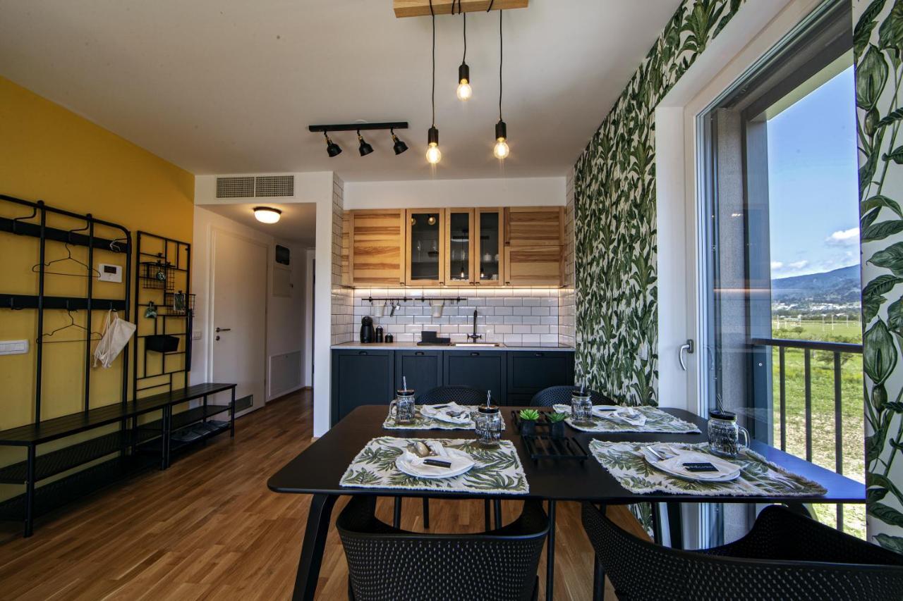 Jungle Mesh Lux Apartment Bled Extérieur photo